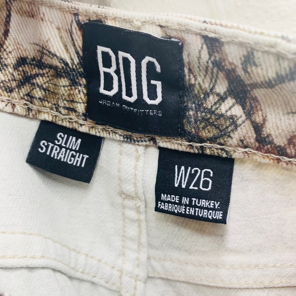 NWOT BDG High-Waisted Slim Straight Jean - Picture 4 of 4
